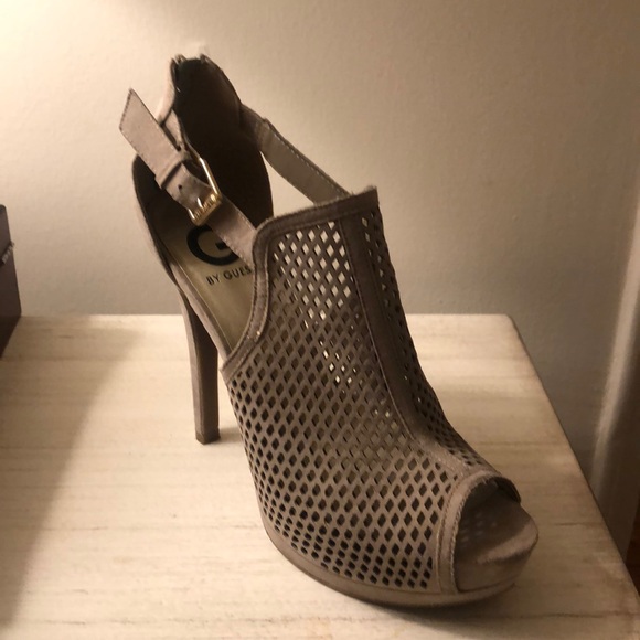 G by GUESS tan pump - Picture 4 of 4